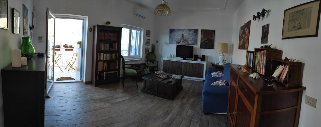 La Casa Di Giulio - Holiday Home Ізола-делле-Фемміне Екстер'єр фото